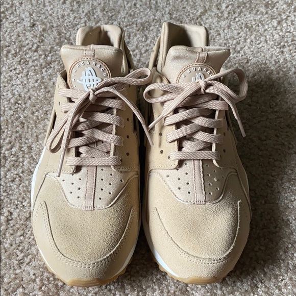 Nike Shoes - Nike Air Huaraches